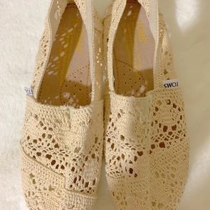 Toms cream shoes